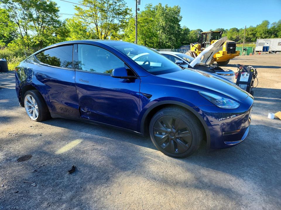 57564566 :رقم المزاد ، 7SAYGDEE4PF827086 vin ، 2023 Tesla Model Y مزاد بيع