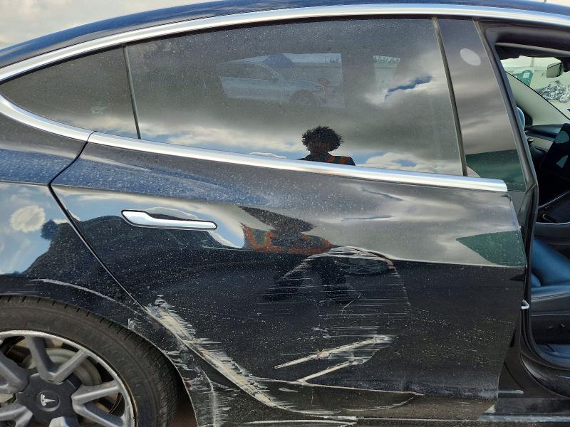 57632856 :رقم المزاد ، 5YJ3E1EA5JF172887 vin ، 2018 Tesla Model 3 مزاد بيع