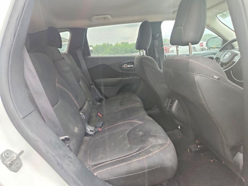 58245876 :رقم المزاد ، 1C4PJMCS2GW111463 vin ، 2016 Jeep Cherokee مزاد بيع