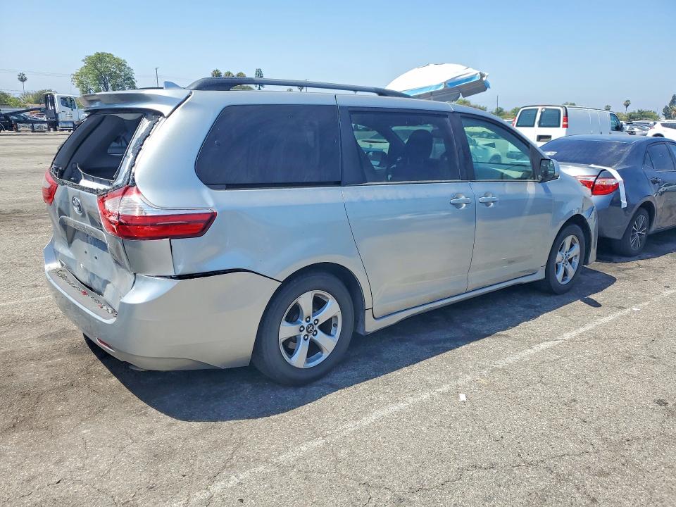 55671146 :رقم المزاد ، 5TDKZ3DC5KS993841 vin ، 2019 Toyota Sienna مزاد بيع