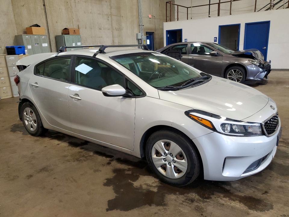 2018 Kia Forte მანქანა იყიდება აუქციონზე, vin: 3KPFL4A77JE230700, აუქციონის ნომერი: 58014036