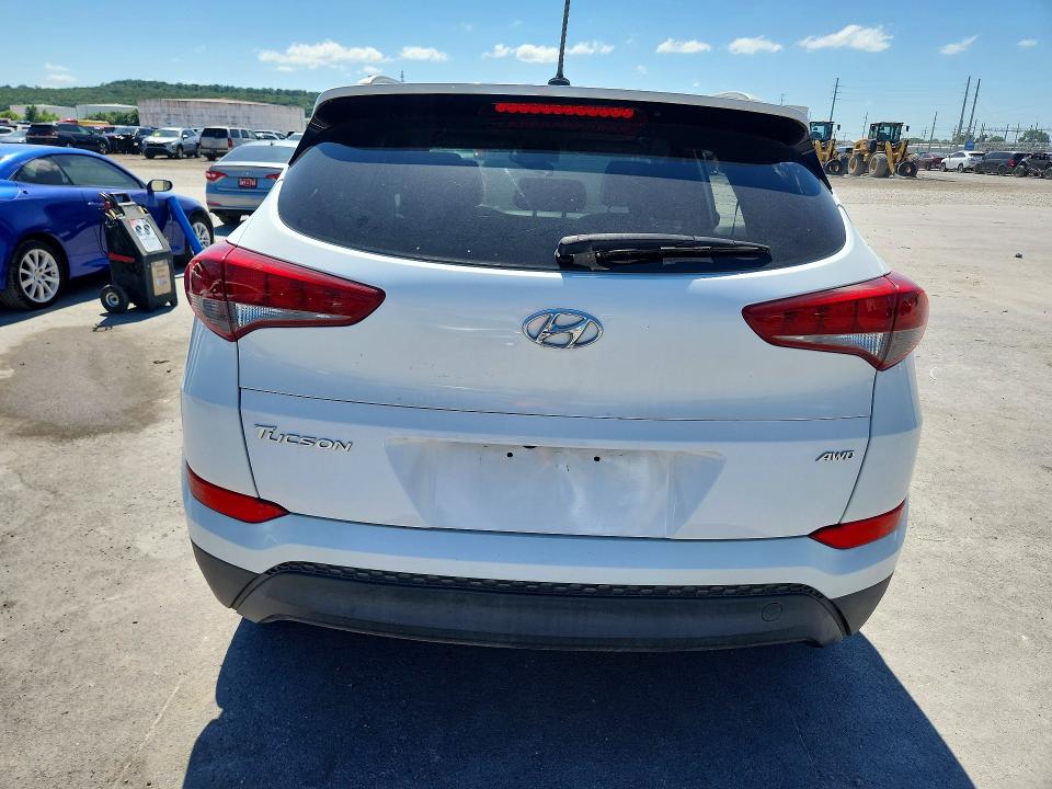 57715106 :رقم المزاد ، KM8J33A41GU117924 vin ، 2016 Hyundai Tucson مزاد بيع