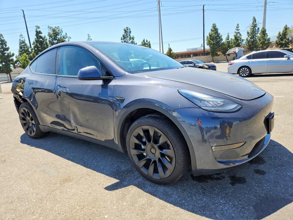57562516 :رقم المزاد ، 5YJYGDEFXLF004761 vin ، 2020 Tesla Model Y مزاد بيع
