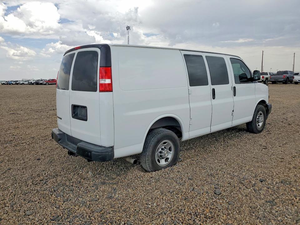 59533436 :رقم المزاد ، 1GCWGAFP8M1219630 vin ، 2021 Chevrolet Express G2500 مزاد بيع