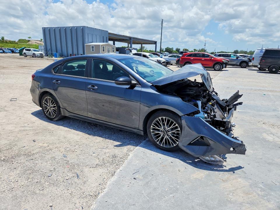 85459705 :رقم المزاد ، 3KPF54AD0NE427424 vin ، 2022 Kia Forte مزاد بيع