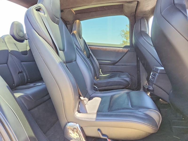 58939126 :رقم المزاد ، 5YJXCBE22JF091383 vin ، 2018 Tesla Model X مزاد بيع
