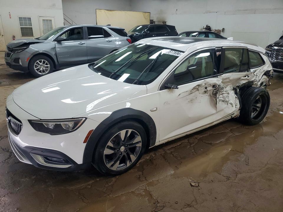 57517696 :رقم المزاد ، W04GU8SX3J1149147 vin ، 2018 Buick Regal Tourx مزاد بيع