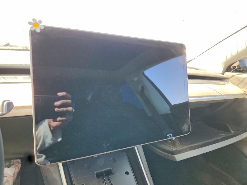 58951306 :رقم المزاد ، 5YJ3E1EAXJF158631 vin ، 2018 Tesla Model 3 مزاد بيع