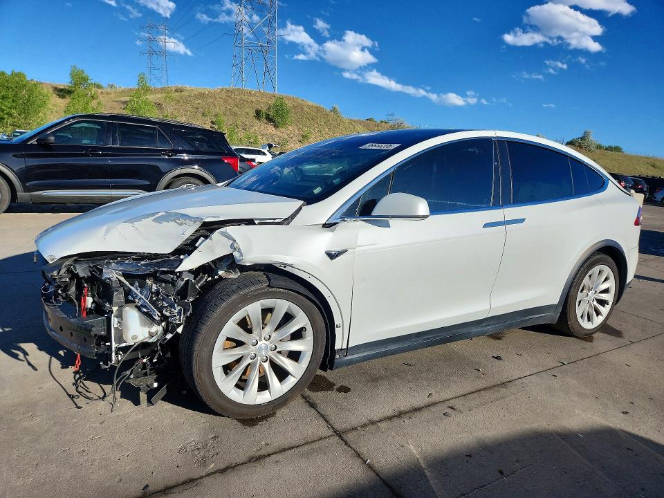 Продажа на аукционе авто 2017 Tesla Model X, vin: 5YJXCBE22HF044722, номер лота: 56644206