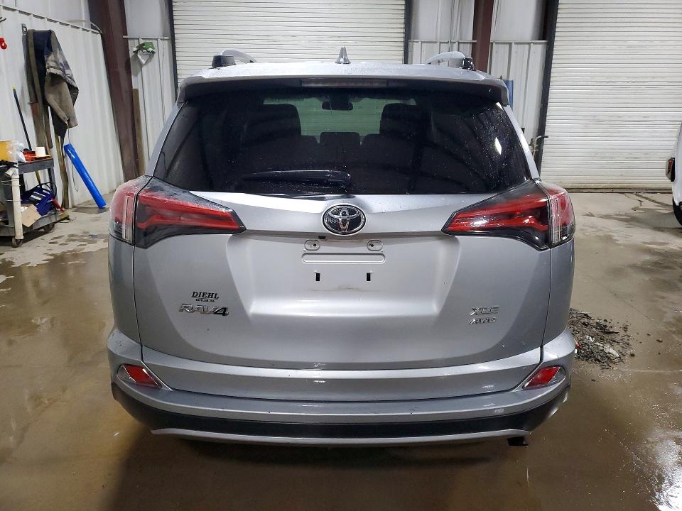 Продажа на аукционе авто 2017 Toyota Rav4, vin: 2T3RFREV0HW563703, номер лота: 58256416