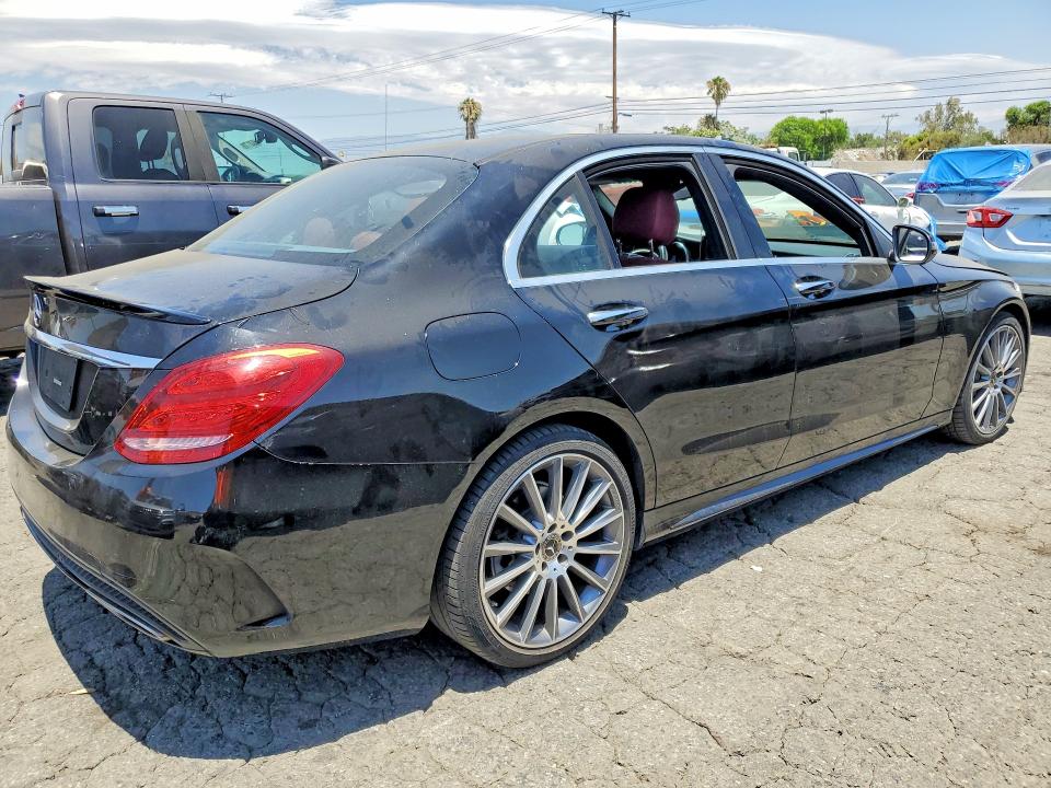 58139826 :رقم المزاد ، WDDWF4JB2JR405215 vin ، 2018 Mercedes-benz C مزاد بيع
