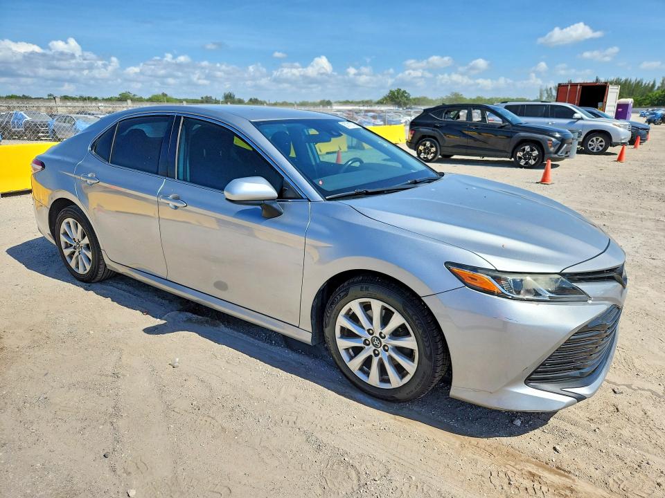 2019 Toyota Camry მანქანა იყიდება აუქციონზე, vin: 4T1B11HK0KU284979, აუქციონის ნომერი: 57712776
