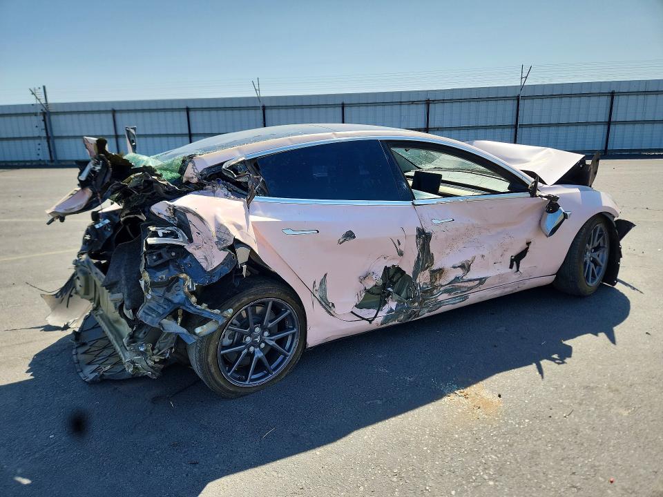 58951306 :رقم المزاد ، 5YJ3E1EAXJF158631 vin ، 2018 Tesla Model 3 مزاد بيع
