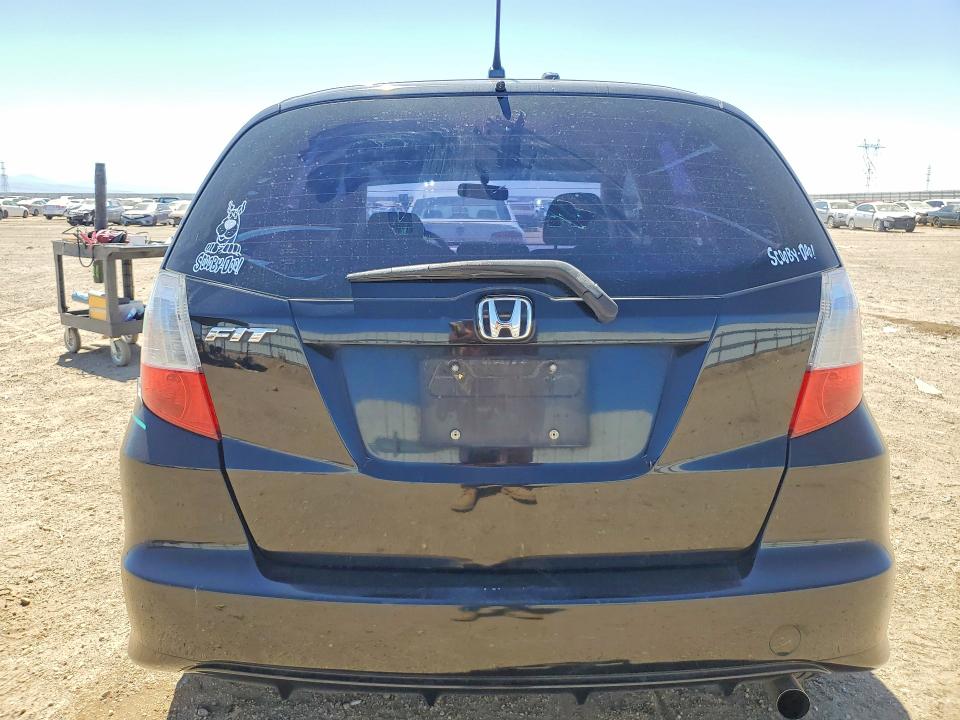 55768566 :رقم المزاد ، JHMGE8H34BC028817 vin ، 2011 Honda Fit مزاد بيع