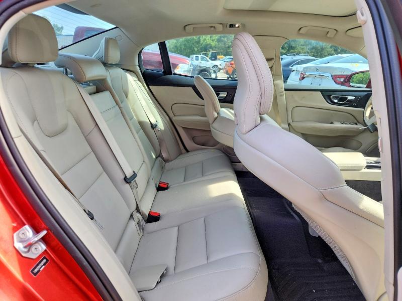 2019 Volvo S60 მანქანა იყიდება აუქციონზე, vin: 7JRA22TK7KG017994, აუქციონის ნომერი: 59168486