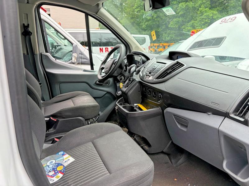 58862866 :رقم المزاد ، 1FBZX2ZM8FKA91962 vin ، 2015 Ford Transit مزاد بيع