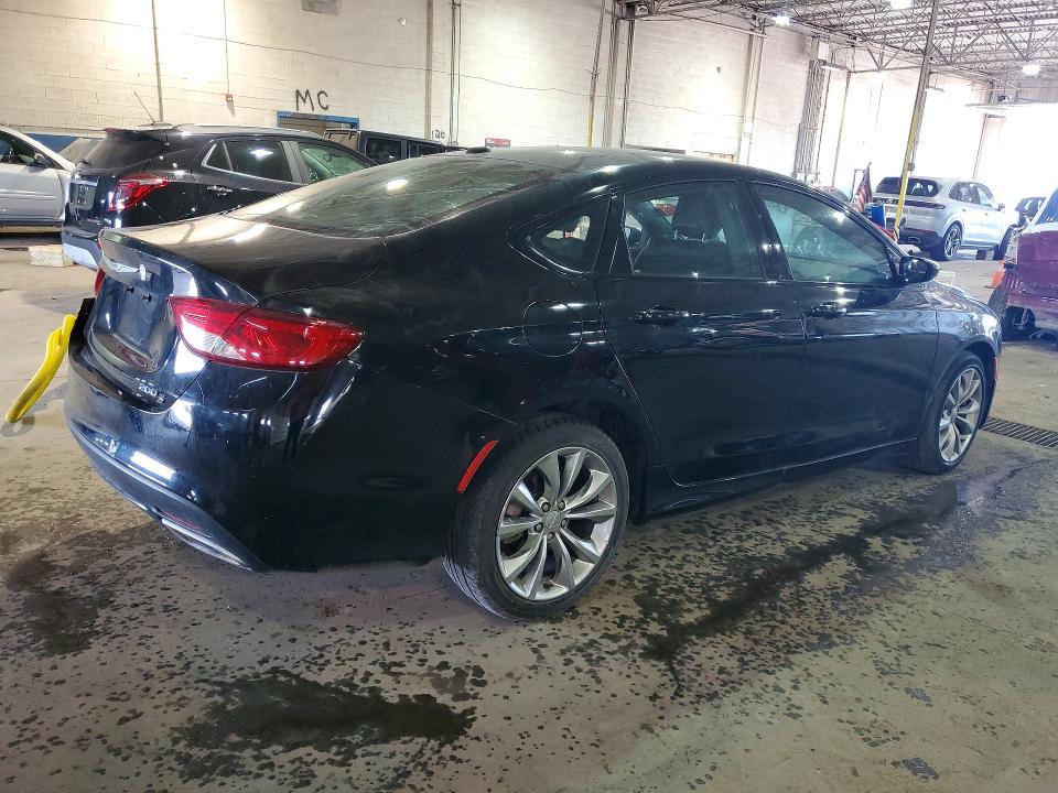 55592626 :رقم المزاد ، 1C3CCCBG7FN717995 vin ، 2015 Chrysler 200 مزاد بيع