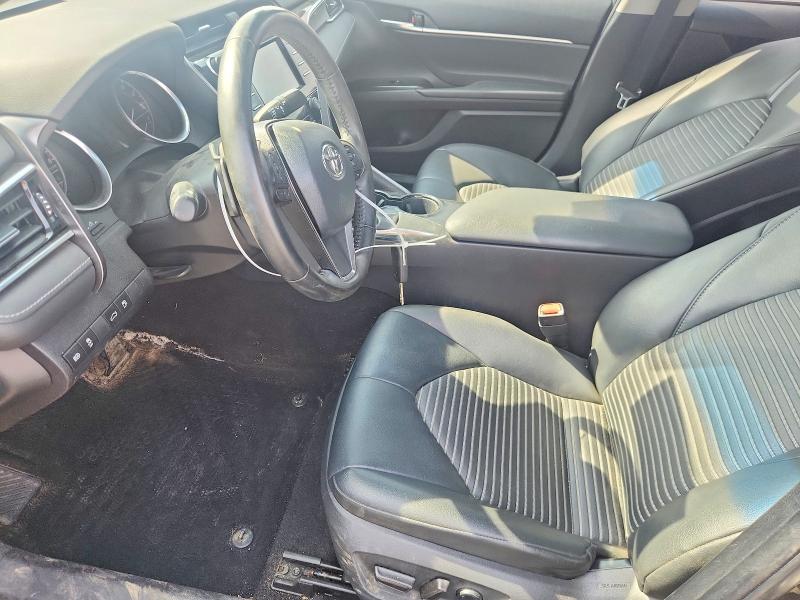 59086796 :رقم المزاد ، 4T1B11HK5JU598142 vin ، 2018 Toyota Camry مزاد بيع