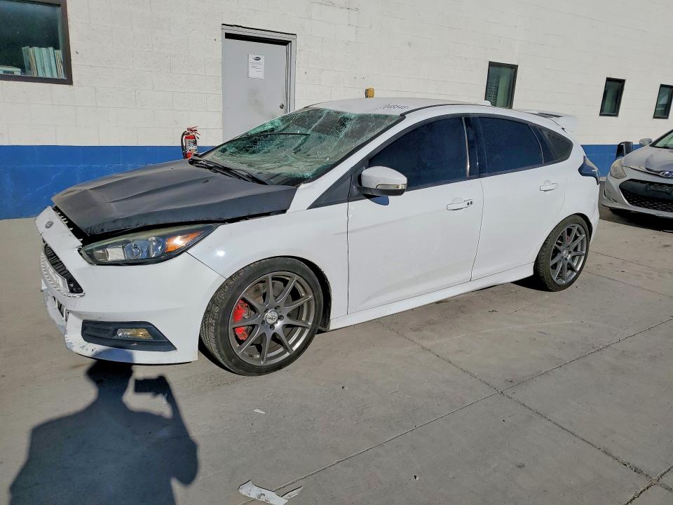 Auction sale of the 2015 Ford Focus, vin: 1FADP3L98FL369291, lot number: 57048546