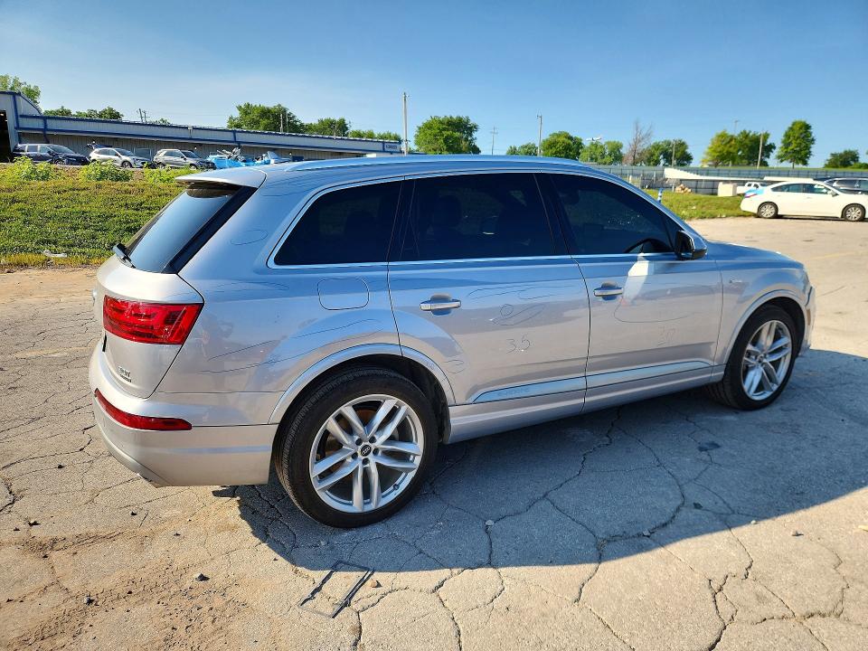 57869526 :رقم المزاد ، WA1VAAF70JD050396 vin ، 2018 Audi Q7 مزاد بيع