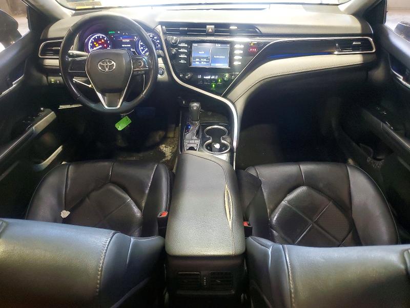 58083596 :رقم المزاد ، 4T1B11HK0JU645576 vin ، 2018 Toyota Camry مزاد بيع