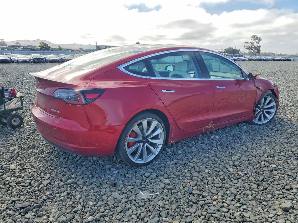 55713096 :رقم المزاد ، 5YJ3E1EB8JF079452 vin ، 2018 Tesla Model 3 مزاد بيع