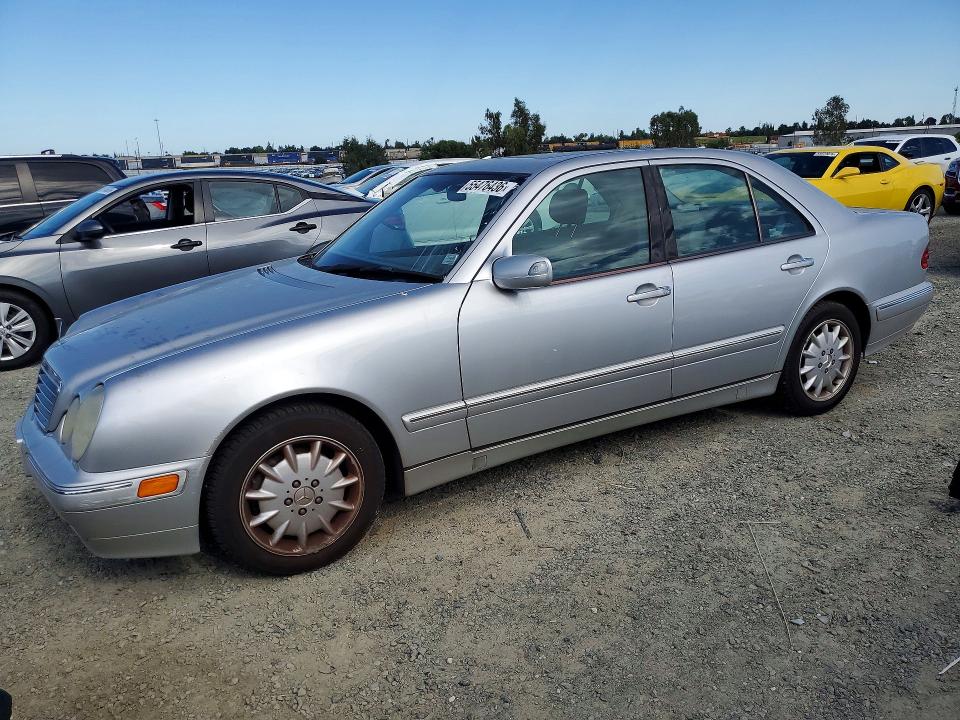 2001 Mercedes-benz E მანქანა იყიდება აუქციონზე, vin: WDBJF65J71B172327, აუქციონის ნომერი: 55476436