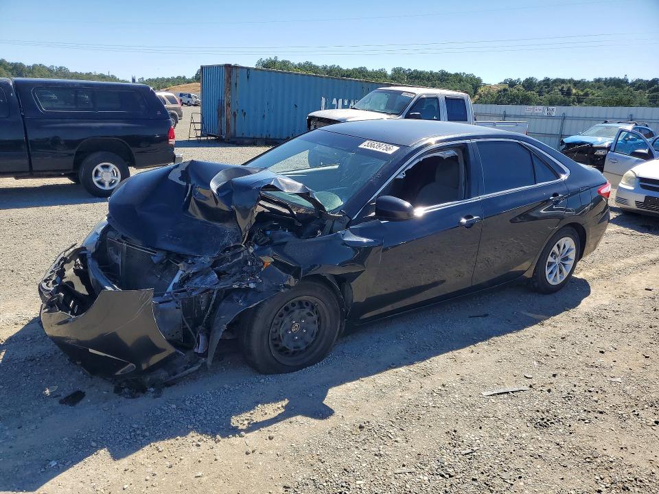 55639756 :رقم المزاد ، 4T1BF1FK1FU040963 vin ، 2015 Toyota Camry مزاد بيع