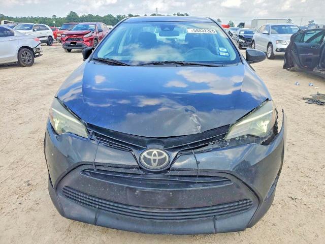 58032326 :رقم المزاد ، 5YFBURHE4JP810594 vin ، 2018 Toyota Corolla مزاد بيع