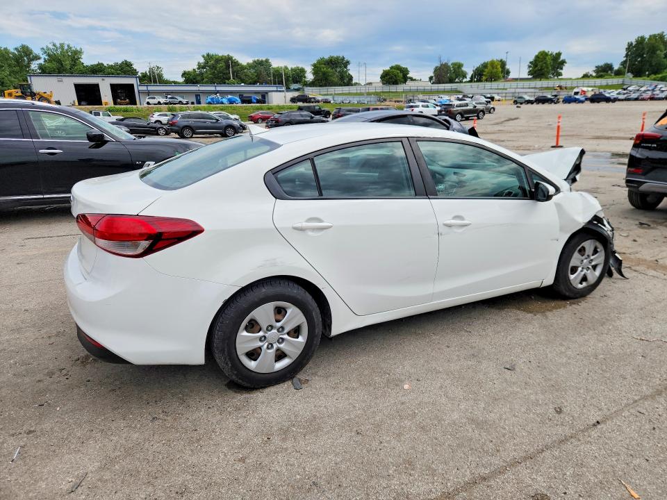 2017 Kia Forte მანქანა იყიდება აუქციონზე, vin: 3KPFK4A74HE078436, აუქციონის ნომერი: 57211376