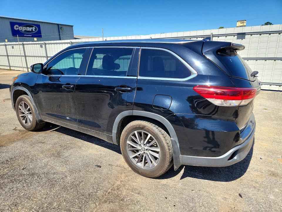 2018 Toyota Highlander მანქანა იყიდება აუქციონზე, vin: 5TDJZRFH2JS830716, აუქციონის ნომერი: 56809046