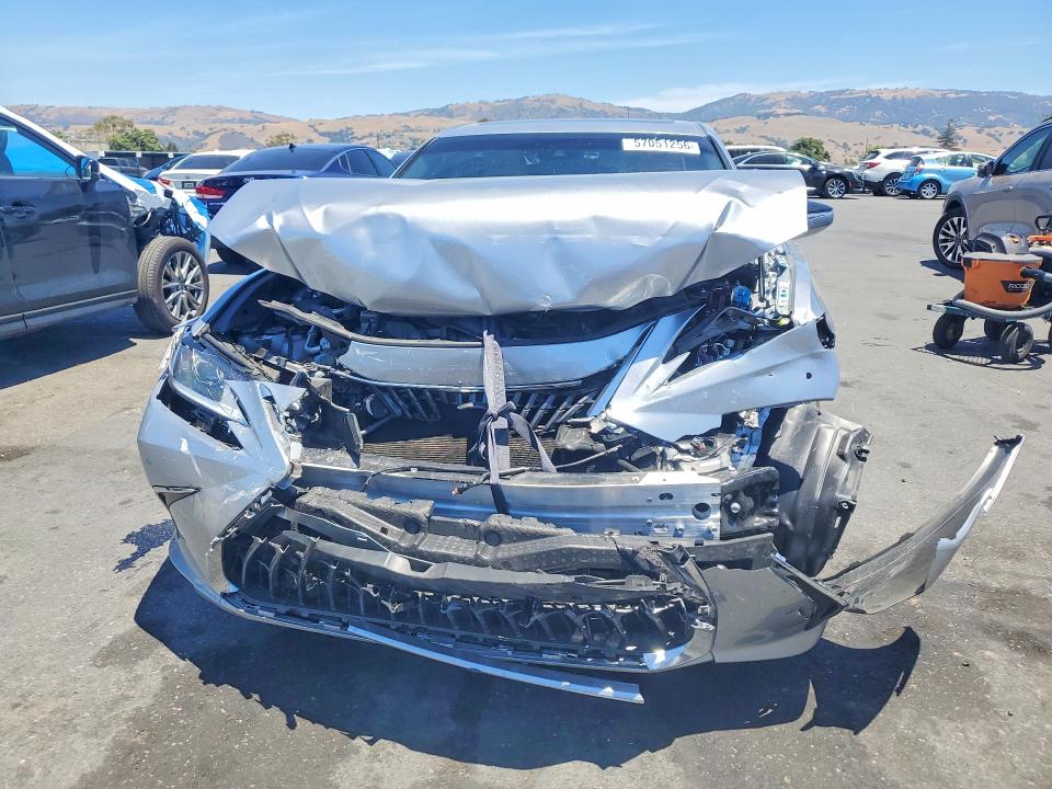 57051256 :رقم المزاد ، 58ADA1C16SU063676 vin ، 2025 Lexus Es 300h مزاد بيع