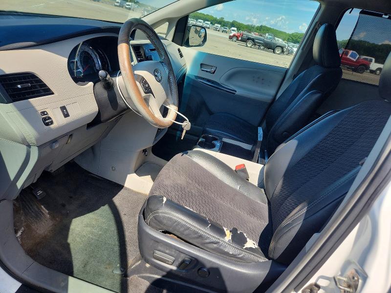 57837336 :رقم المزاد ، 5TDXK3DC8BS147052 vin ، 2011 Toyota Sienna مزاد بيع