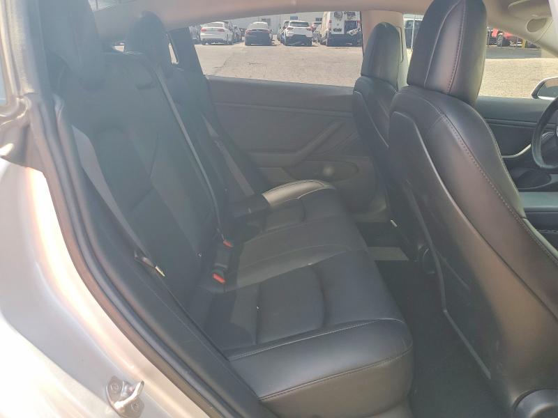 58645076 :رقم المزاد ، 5YJ3E1EA2JF044087 vin ، 2018 Tesla Model 3 مزاد بيع