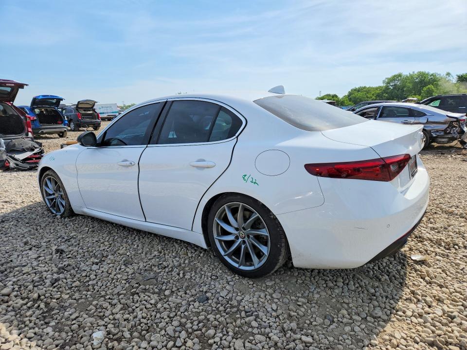 55935856 :رقم المزاد ، ZARFAEBN7J7565292 vin ، 2018 Alfa Romeo Giulia مزاد بيع