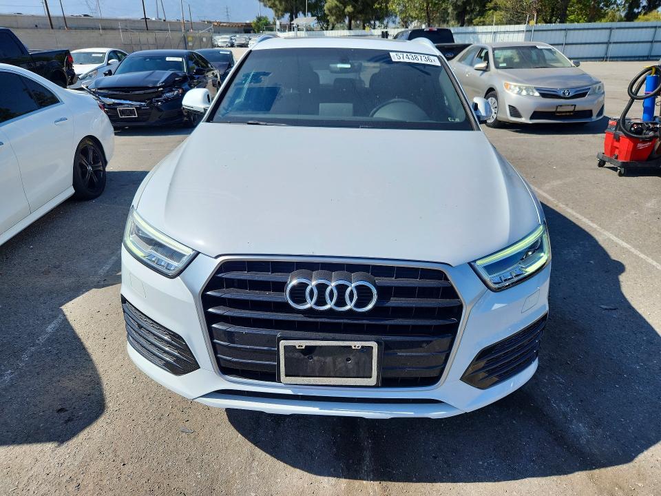 57438736 :رقم المزاد ، WA1JCCFS1JR032663 vin ، 2018 Audi Q3 مزاد بيع