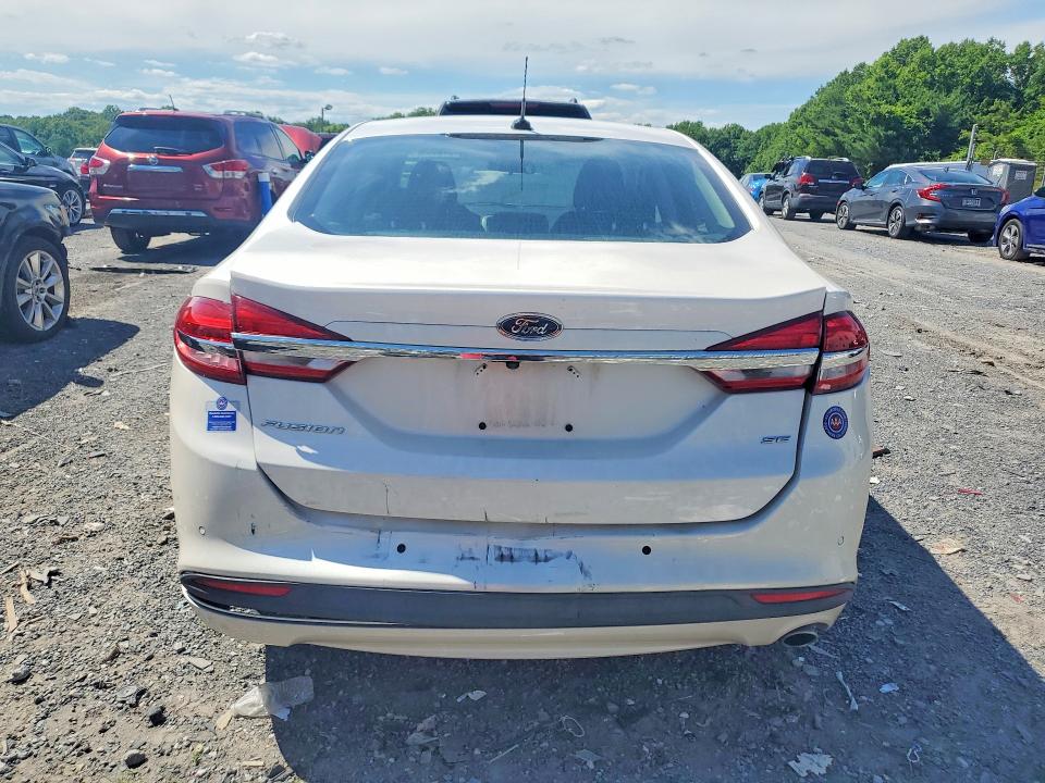 57573626 :رقم المزاد ، 3FA6P0H7XHR221792 vin ، 2017 Ford Fusion مزاد بيع