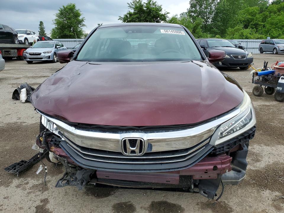 56145906 :رقم المزاد ، 1HGCR2F05HA802265 vin ، 2017 Honda Accord مزاد بيع