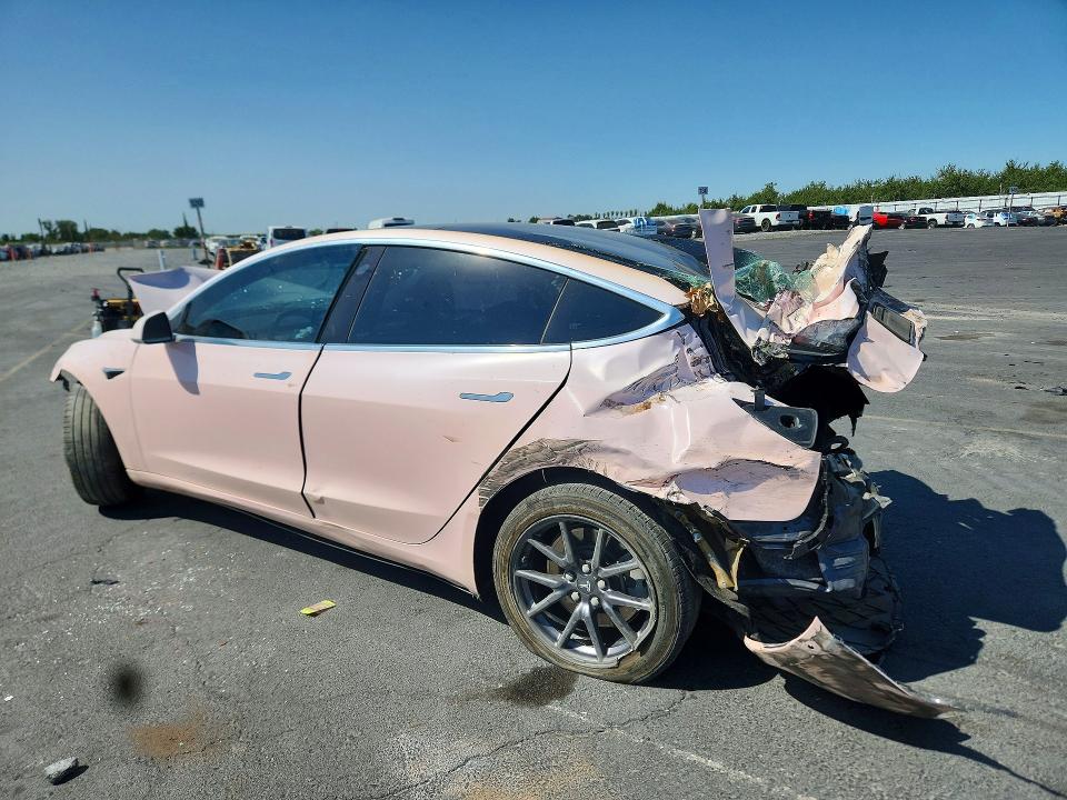 58951306 :رقم المزاد ، 5YJ3E1EAXJF158631 vin ، 2018 Tesla Model 3 مزاد بيع