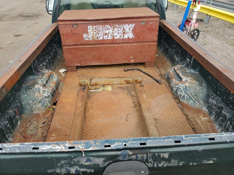56421246 :رقم المزاد ، 1FTSF31L82EA74001 vin ، 2002 Ford F350 مزاد بيع