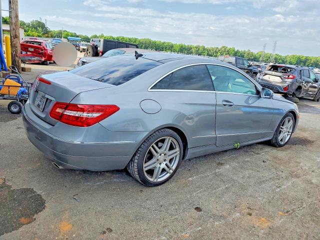 2010 Mercedes-benz E მანქანა იყიდება აუქციონზე, vin: WDDKJ5GB0AF018142, აუქციონის ნომერი: 58110776