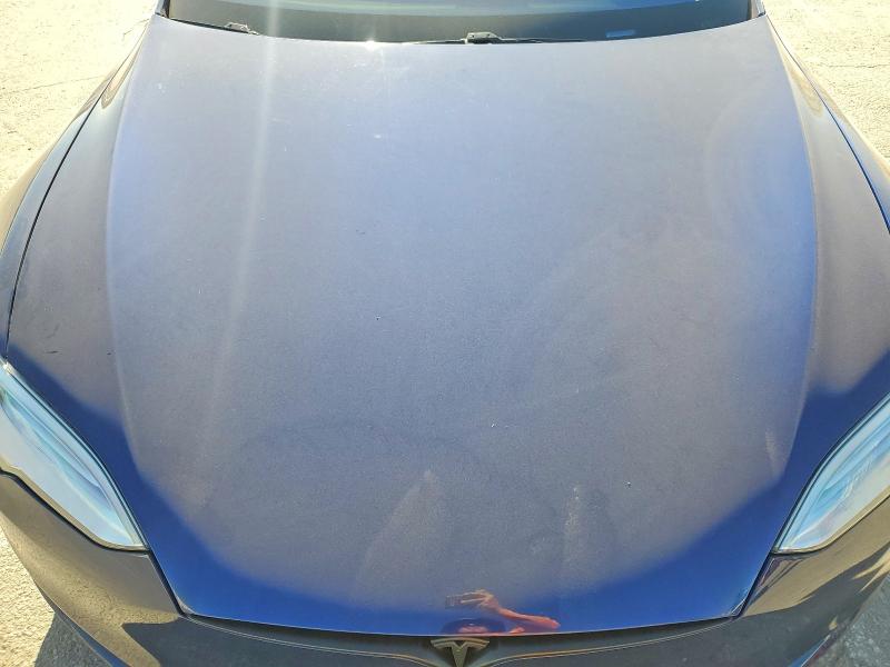 56888306 :رقم المزاد ، 5YJSA1E28HF200840 vin ، 2017 Tesla Model S مزاد بيع