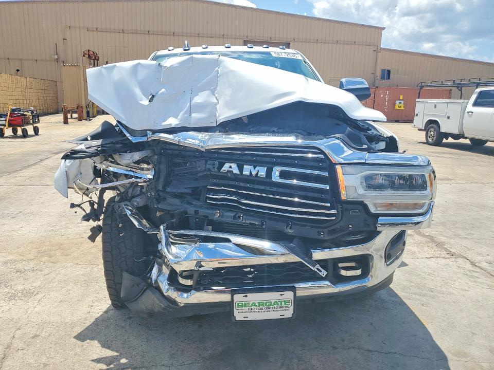 58772536 :رقم المزاد ، 3C6UR5FL3MG579418 vin ، 2021 Ram 1500 مزاد بيع