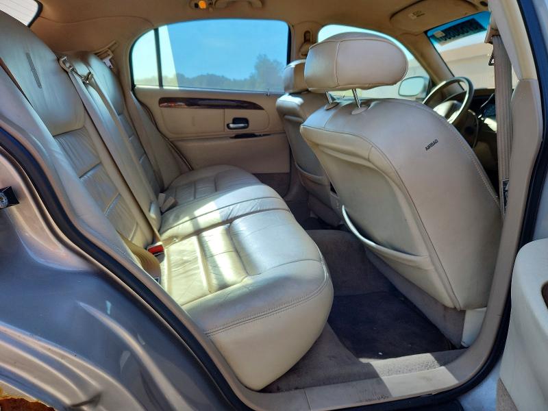 2001 Lincoln Town Car მანქანა იყიდება აუქციონზე, vin: 1LNHM81W21Y633008, აუქციონის ნომერი: 57530396