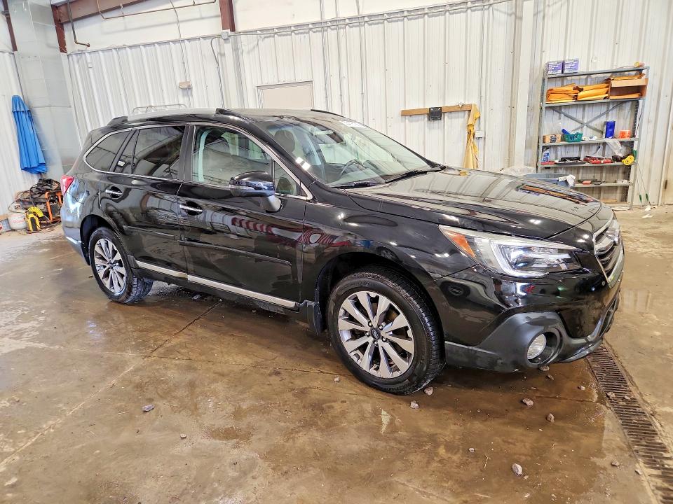 55416186 :رقم المزاد ، 4S4BSATC1J3210133 vin ، 2018 Subaru Outback مزاد بيع