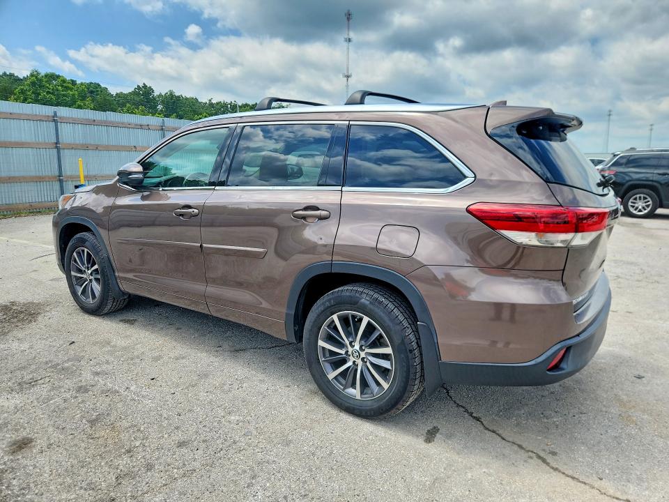 2017 Toyota Highlander მანქანა იყიდება აუქციონზე, vin: 5TDJZRFH8HS450743, აუქციონის ნომერი: 54891936