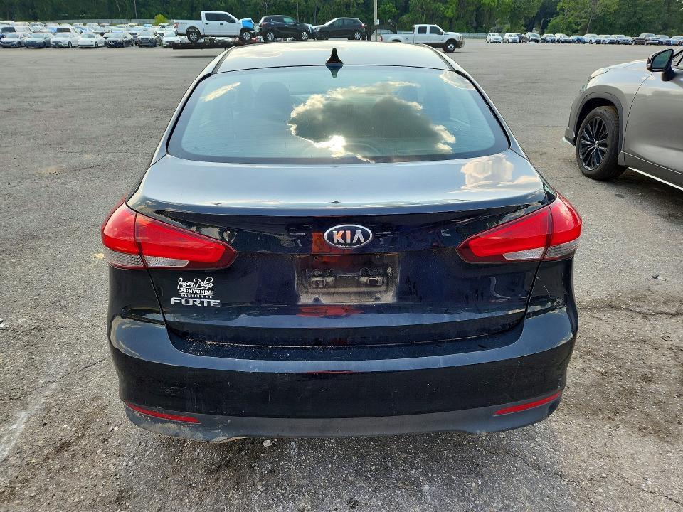 59349566 :رقم المزاد ، 3KPFK4A7XJE229821 vin ، 2018 Kia Forte مزاد بيع