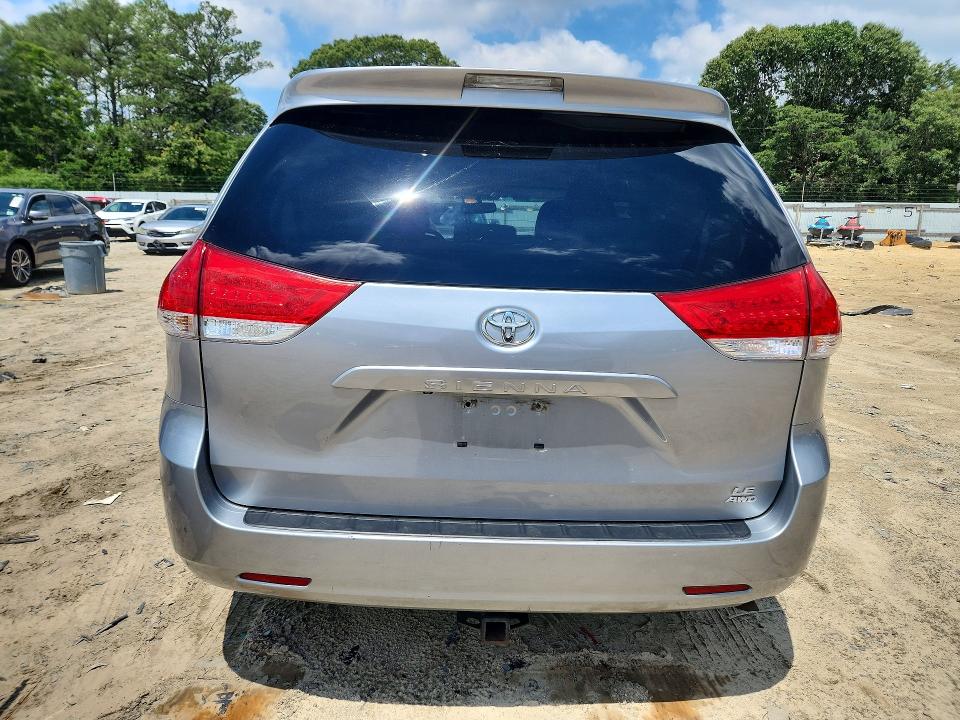 74513425 :رقم المزاد ، 5TDJK3DC5BS019552 vin ، 2011 Toyota Sienna مزاد بيع