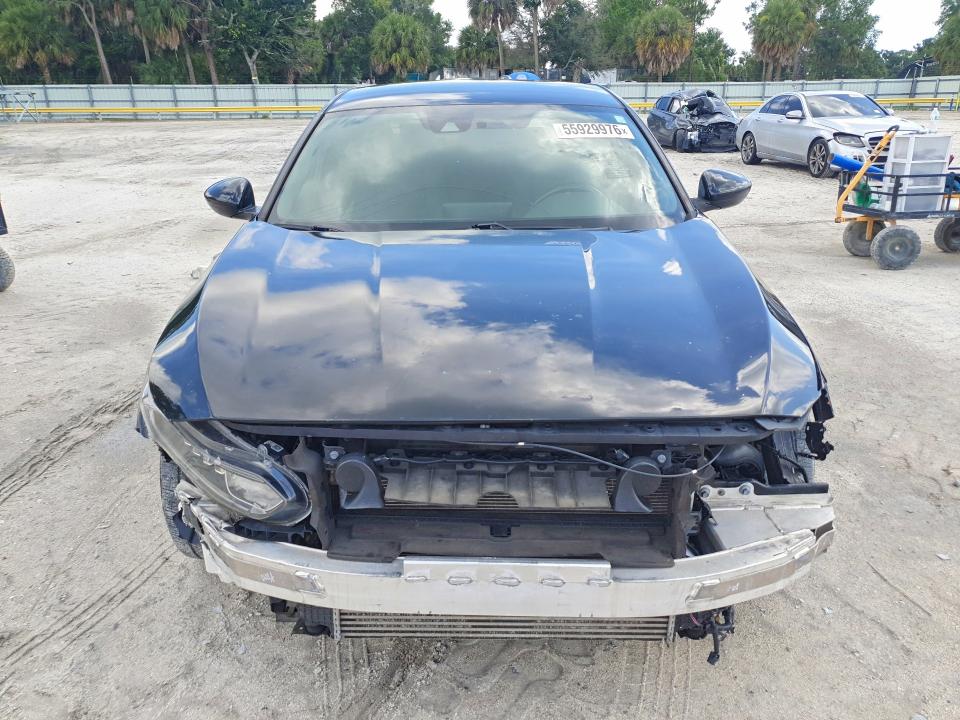 Auction sale of the 2019 Honda Accord, vin: 1HGCV1F33KA126261, lot number: 55929976