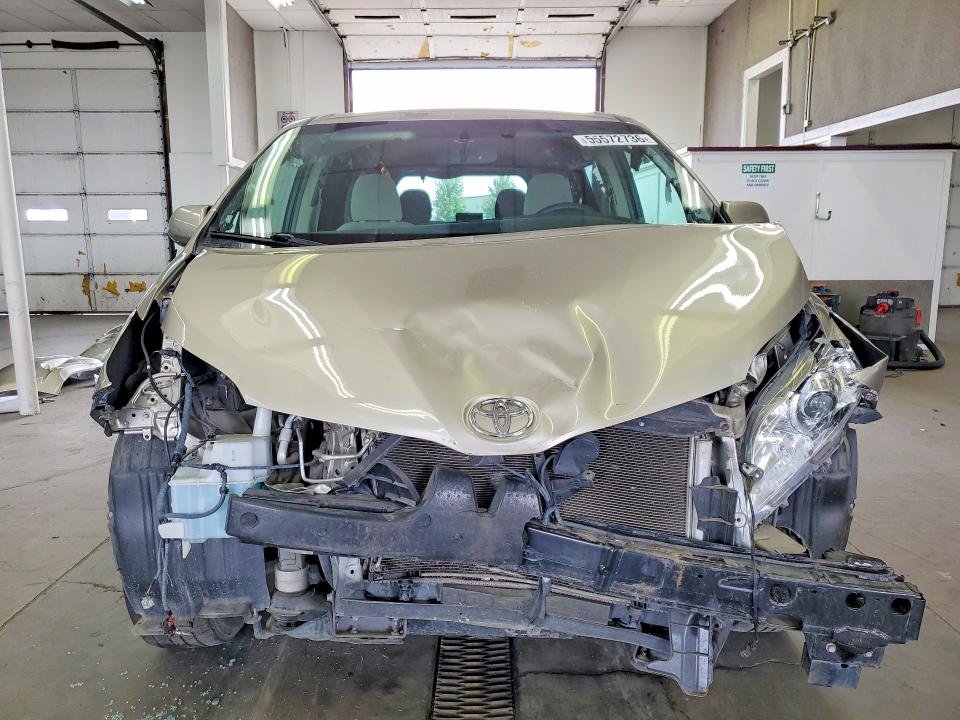 Продажа на аукционе авто 2015 Toyota Sienna, vin: 5TDKK3DC8FS627771, номер лота: 55572736